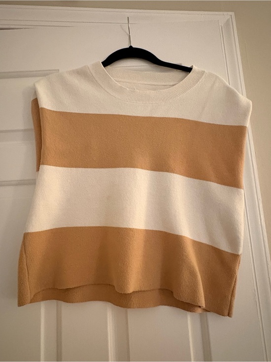 Anthropologie Tops - Anthropologie Maeve Cream and camel short sleeved Sweater